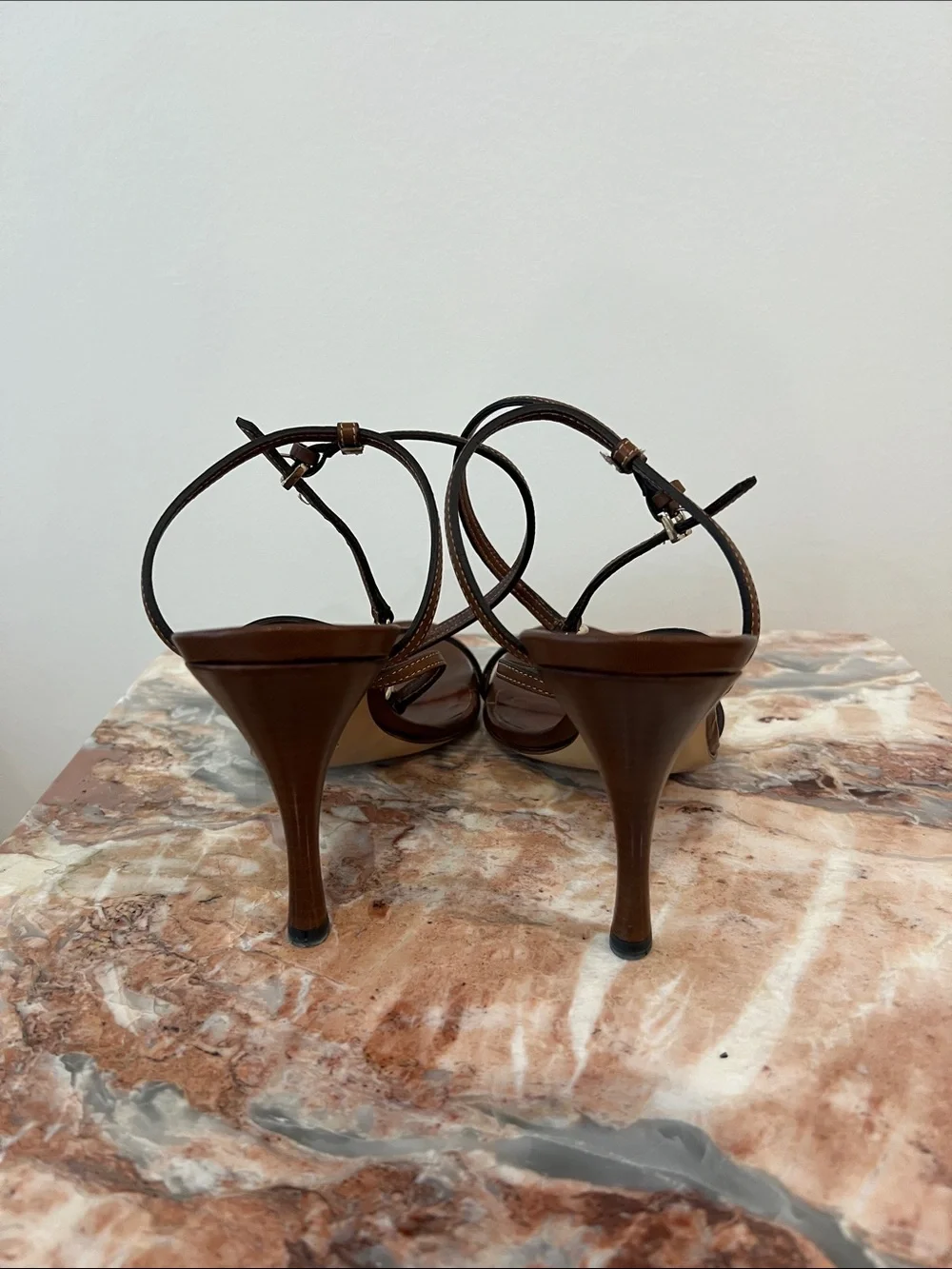 Gucci elegant brown